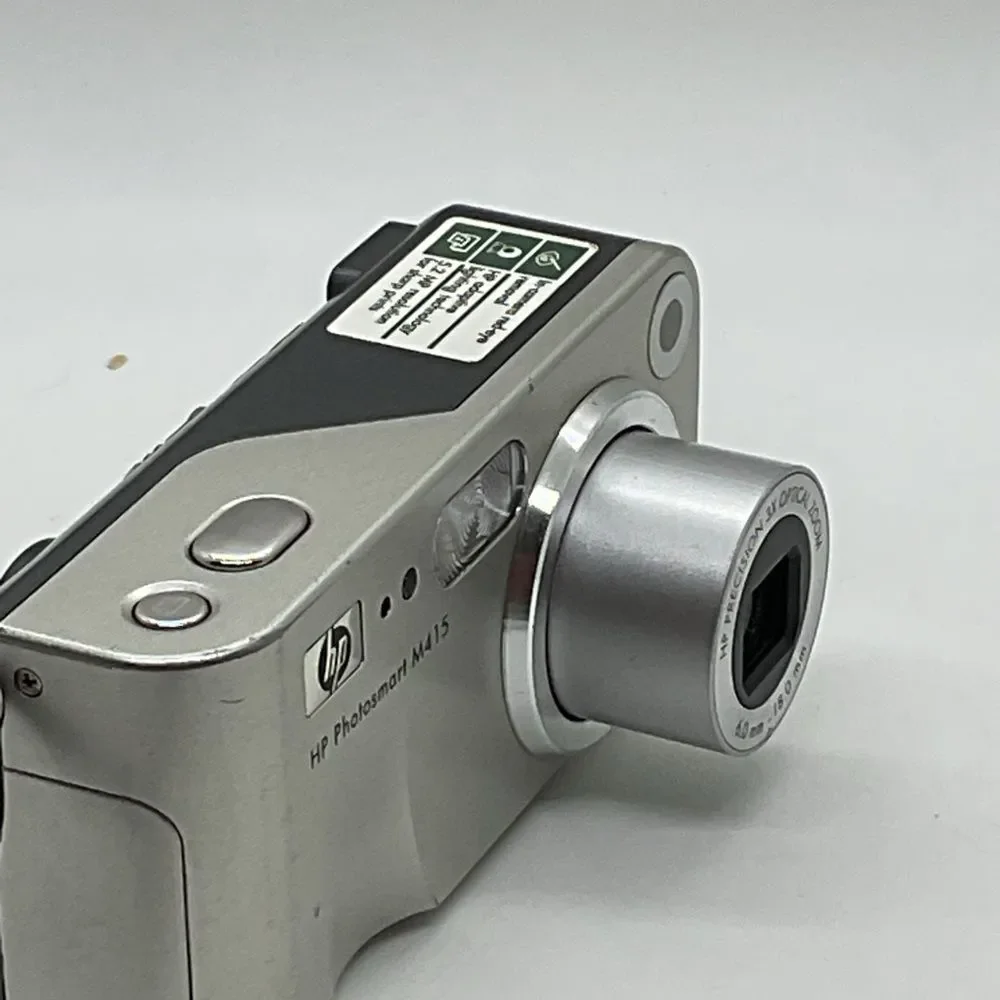 HP Photosmart M415 Digital Camera in Silver